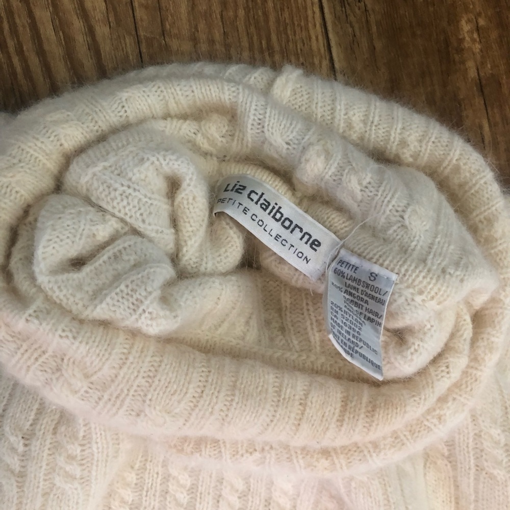 Petite  small cropped white Liz Claiborne wool sweater